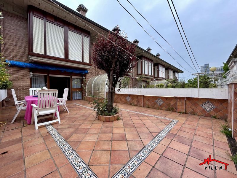 Foto 651478c7-b853-46dd-8273-fe18d0311376. Casa adossada amb calefacció aparcament a Zona Playa Laredo