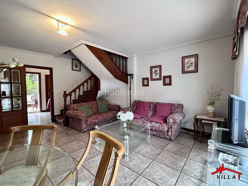 Foto 9b9a50ce-e4e0-469e-9328-426817bf7bb4. Casa adossada amb calefacció aparcament a Zona Playa Laredo