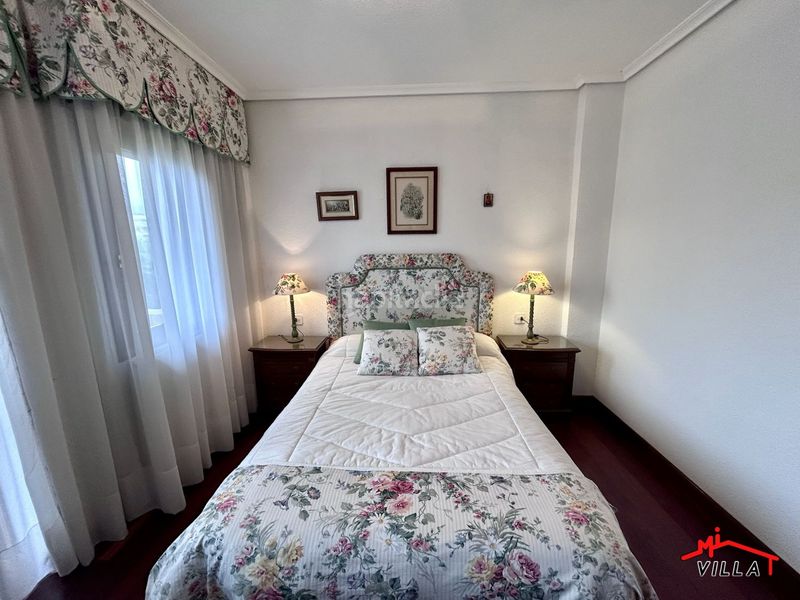 Foto a381ca15-136f-41d5-877f-27659219e61b. Casa adossada amb calefacció aparcament a Zona Playa Laredo