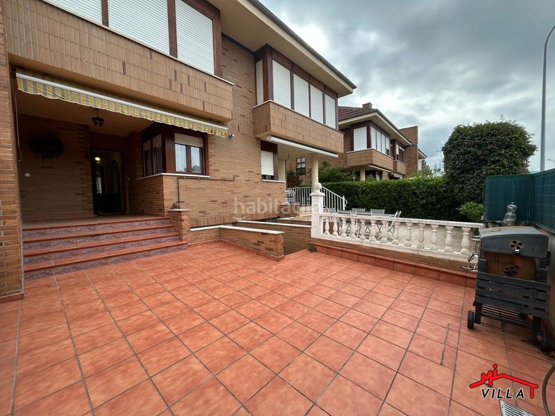 Foto 15349fd5-01e7-4c5f-afaf-8c3307916c86. Casa adossada amb calefacció aparcament a Zona Playa Laredo
