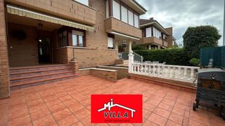 Semi detached house in Zona Playa. Adosado en venta en ever, 3 dormitorios.