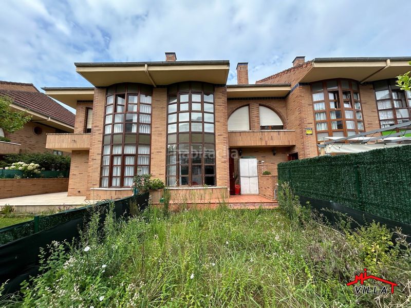 Foto 79d2a7e8-a167-4be4-815d-9e2c02f904bc. Casa adossada amb calefacció aparcament a Zona Playa Laredo