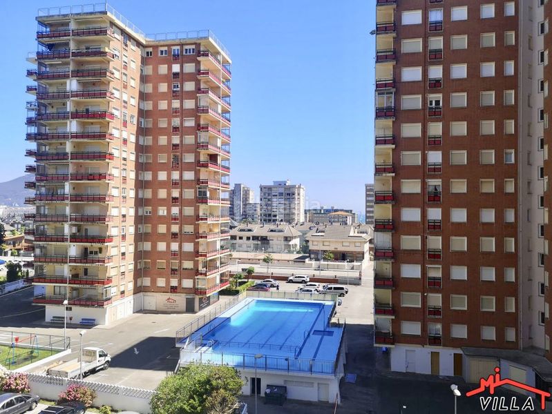 Foto c000e348-33b9-4f7a-bec7-8283088a8c11. Pis amb calefacció aparcament piscina a Centro Laredo