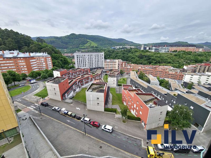 Foto bc5ba1c9-b3f5-428f-93c8-5519d4be3a1c. Pis amb calefacció aparcament a Santutxu-Basarrate Bilbao
