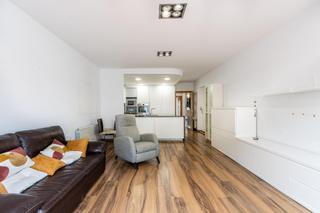 Maison jumelée à Barri del Centre. Vivienda diseñada para inspirar a cada miembro de la familia
