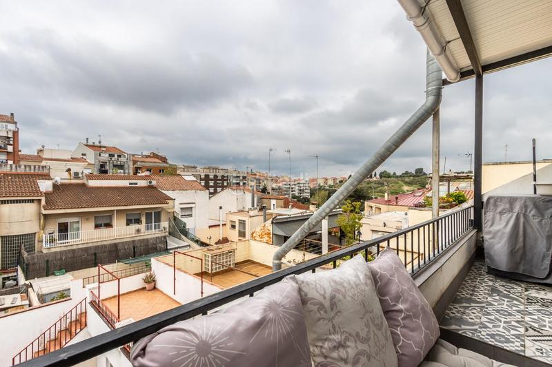Foto bf310ed2-9f09-4a7e-8c1a-6aa62bb3b7ef. Piso precioso duplex con 3 terrazas en poble nou en Terrassa