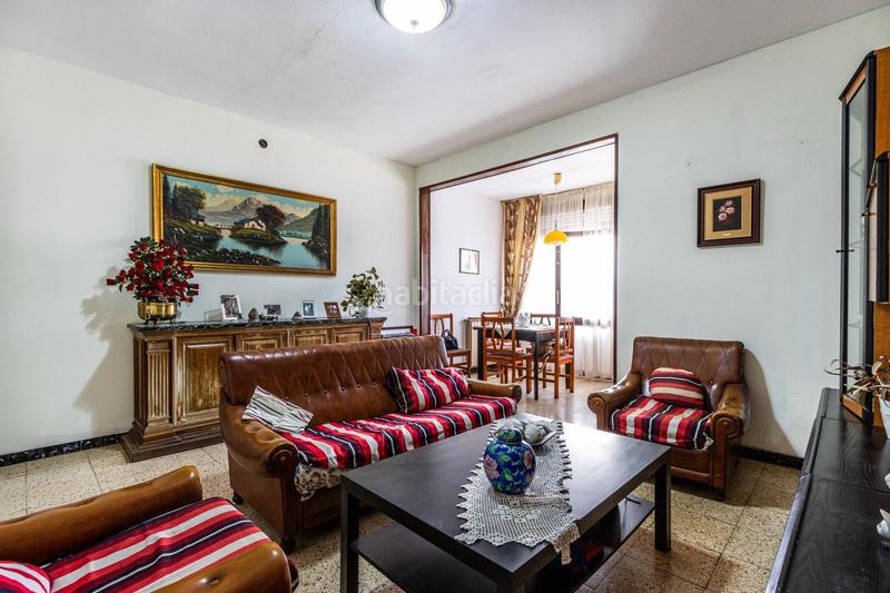 Foto 23e3b745-80f2-4845-aca1-4415039b8209. Casa adosada casa en planta para crear tu hogar ideal en Terrassa