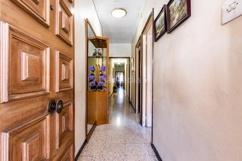 Foto 59fe66f5-3576-46db-80e0-08ff5176b51e. Casa adosada casa en planta para crear tu hogar ideal en Terrassa