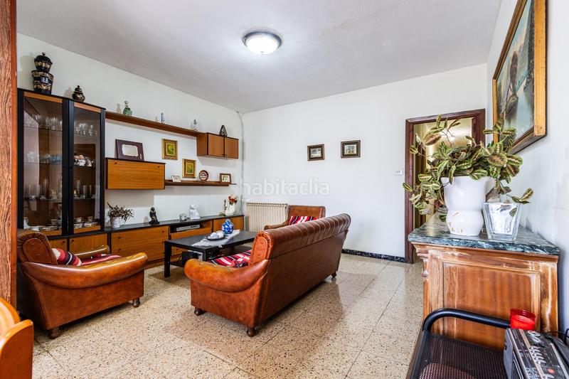 Foto 64ebc39d-e91a-47c9-ada8-c498d9ee56ee. Casa adosada casa en planta para crear tu hogar ideal en Terrassa