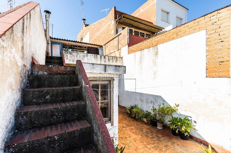 Foto 7f9af660-20e3-4bd6-ab1d-caa93a474515. Casa adosada casa en planta para crear tu hogar ideal en Terrassa