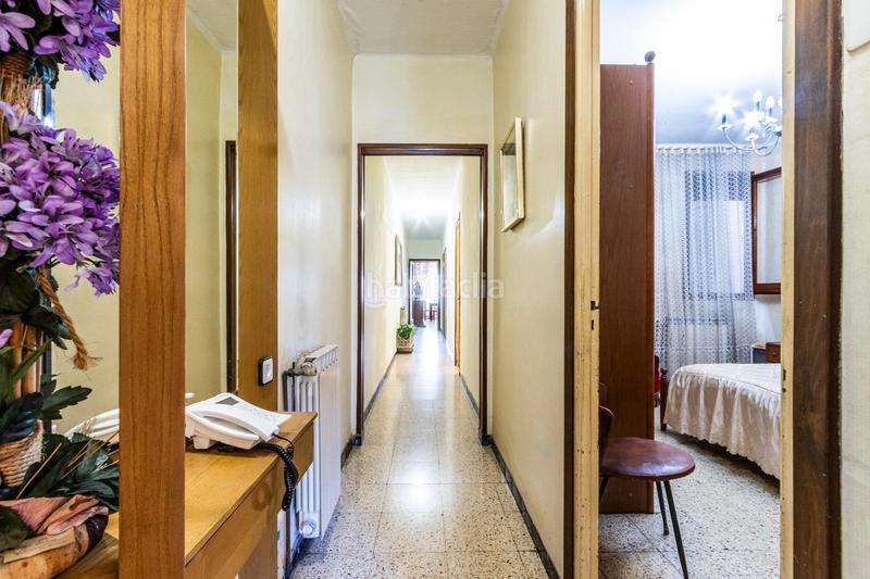 Foto aaafdb6e-ba63-4d42-a185-22c3b56843b4. Casa adosada casa en planta para crear tu hogar ideal en Terrassa