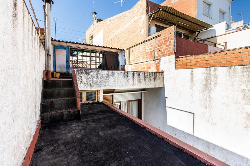Foto b441ea19-e311-4aa7-8407-e3f3bc0d023e. Casa adosada casa en planta para crear tu hogar ideal en Terrassa
