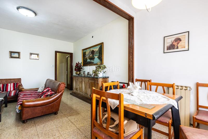 Foto b7855a7d-b4d1-4e7a-8f8b-1f435429731d. Casa adosada casa en planta para crear tu hogar ideal en Terrassa