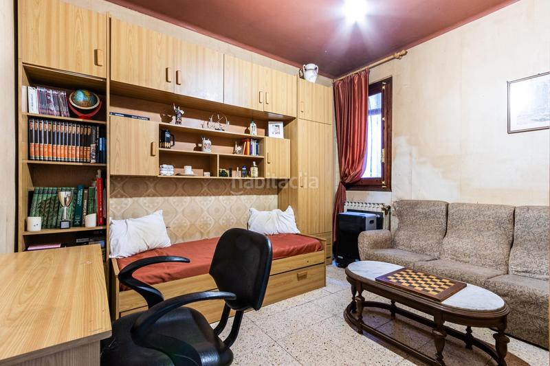 Foto ef2cef42-00d1-4f8e-8c4e-6424dfa7c678. Casa adosada casa en planta para crear tu hogar ideal en Terrassa