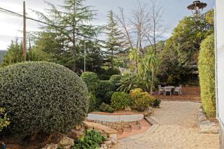 Casa a Matadepera. Fantstica casa en planta de estilo rstico con amplio jardn!