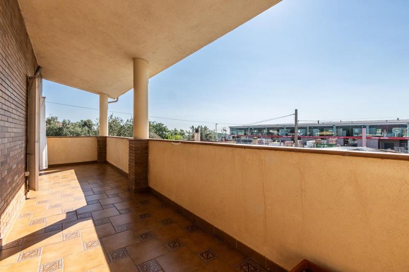 Foto 4ea97293-9ba1-4ff0-93d4-04cc547210a7. Casa todo incluido con vistas a montserrat i loft independiente! en Terrassa