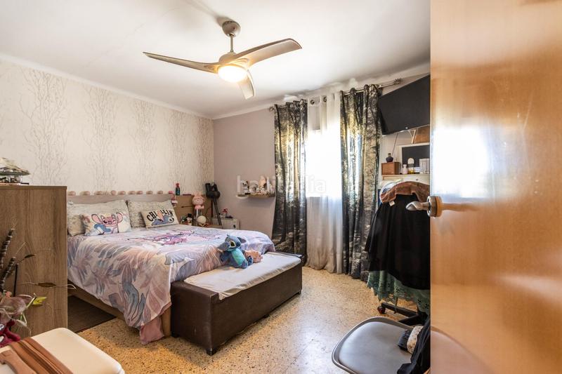 Foto fb29c6f9-89ba-4197-9168-ffdb3472aed8. Piso oportunidad en Roc Blanc piso con balcón, ascensor y luz natural! en Terrassa