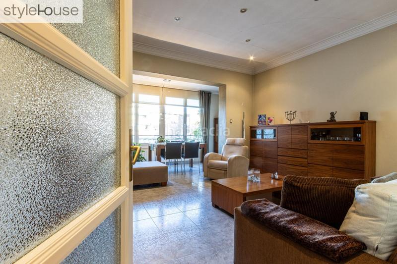 Foto 03d0730c-18c7-4e89-8c7d-f3ae1b3e88bf. Casa con riscaldamento parcheggio in Barri del Centre Terrassa