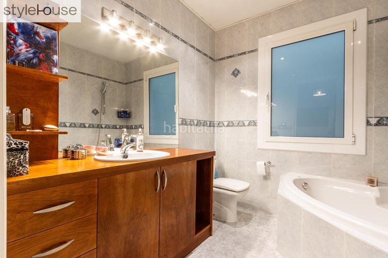 Foto 047683aa-dc0a-4bf7-a17d-721d13dbea71. Casa con riscaldamento parcheggio in Barri del Centre Terrassa