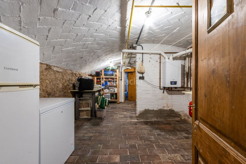 Foto b9c78877-8abc-4076-b917-e278699c8f30. Casa adossada amb calefacció a Barri del Centre Terrassa