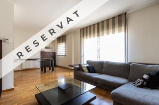 Àtic  Terrassa - carrer de rovira i brusi. Acogedor ático dúplex en sant pere