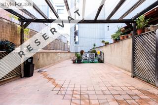 Pis  Terrassa - carrer autonomia. En sant pere con terraza de 88 m2