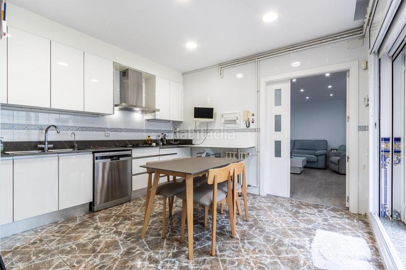 Foto 0783b816-a868-4c77-9d50-f830212ff903. Casa a schiera con riscaldamento parcheggio in Barri del Centre Terrassa