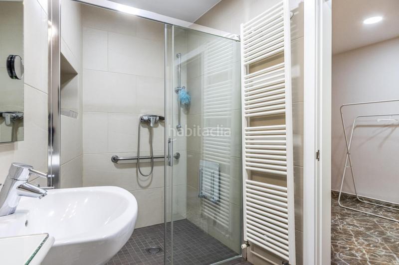 Foto 30df6503-9f36-44b6-b9aa-eca730e6b064. Casa a schiera con riscaldamento parcheggio in Barri del Centre Terrassa