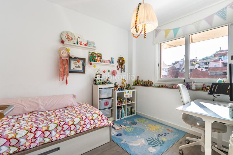 Foto 463d3c4f-80c4-4ada-9497-1b4bd7c52097. Piso dúplex con terraza y plaza de parking incluida en Terrassa