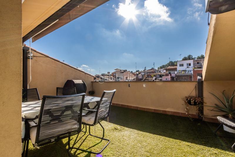 Foto 4e52e5a4-405f-4f9a-b4e4-f6ff16df95ef. Piso dúplex con terraza y plaza de parking incluida en Terrassa