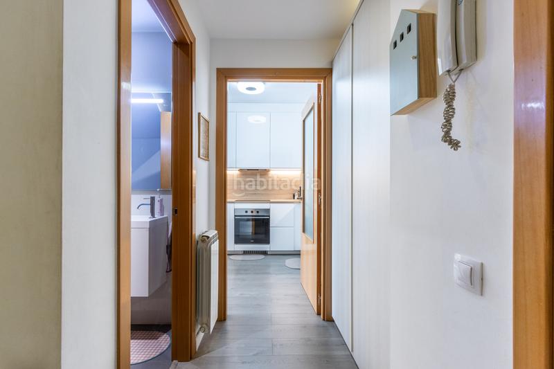 Foto 7a0d0521-5715-4933-bbcd-d246b68b1fe2. Piso dúplex con terraza y plaza de parking incluida en Terrassa