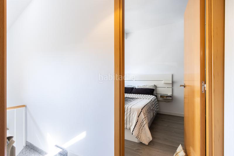 Foto 96a9f194-dac1-4f14-9734-ee2202b05765. Piso dúplex con terraza y plaza de parking incluida en Terrassa