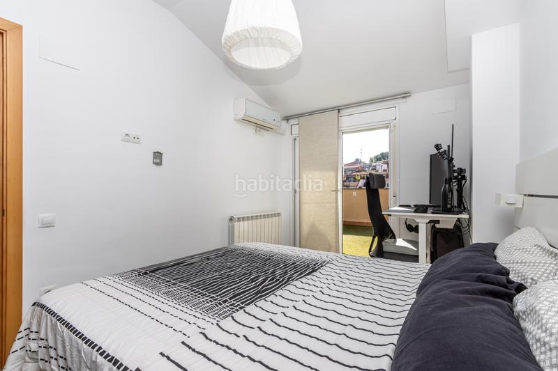 Foto 977f7f6a-a3f0-4fcf-990e-5769909d5118. Piso dúplex con terraza y plaza de parking incluida en Terrassa