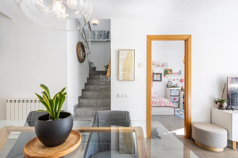 Foto c764123a-3b52-43eb-ab96-2b87307800f2. Piso dúplex con terraza y plaza de parking incluida en Terrassa