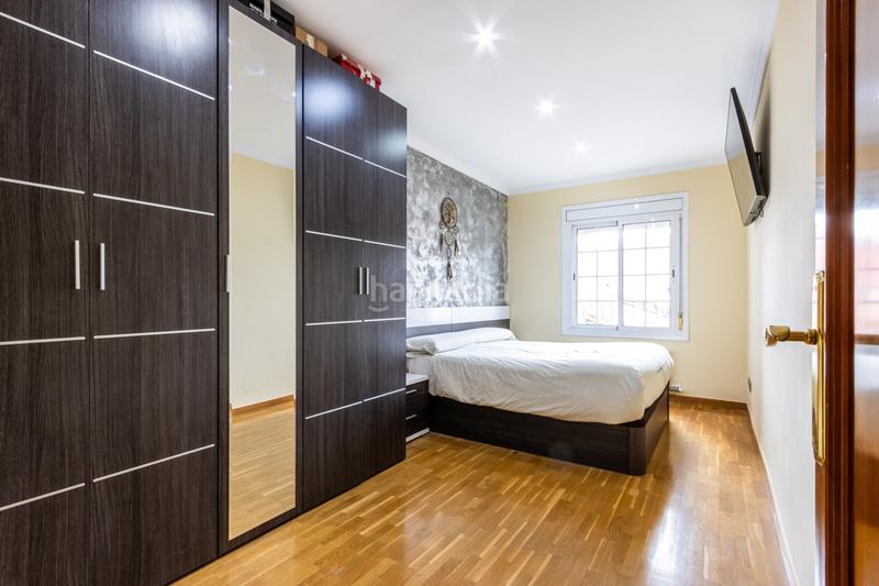 Foto 197743f3-6b43-4531-ac71-3e3b94cce5a9. Pis amb calefacció aparcament a Ca n'Aurell Terrassa