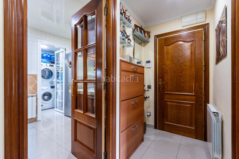 Foto caf8229d-a4c7-4975-9fad-756e1bca46b7. Pis amb calefacció aparcament a Ca n'Aurell Terrassa