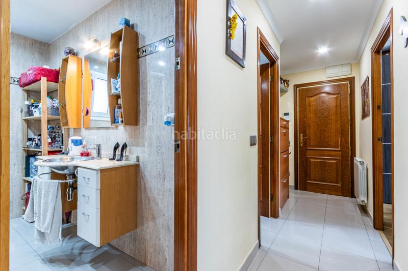 Foto f7fbc7ad-2ae2-41e3-900f-a5e8a16d8674. Pis amb calefacció aparcament a Ca n'Aurell Terrassa