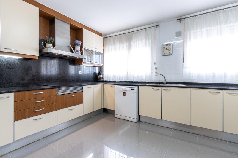 Foto 5a0a0c99-4c29-4142-99c5-a74e36d9d829. Àtic amb calefacció aparcament a Barri del Centre Terrassa