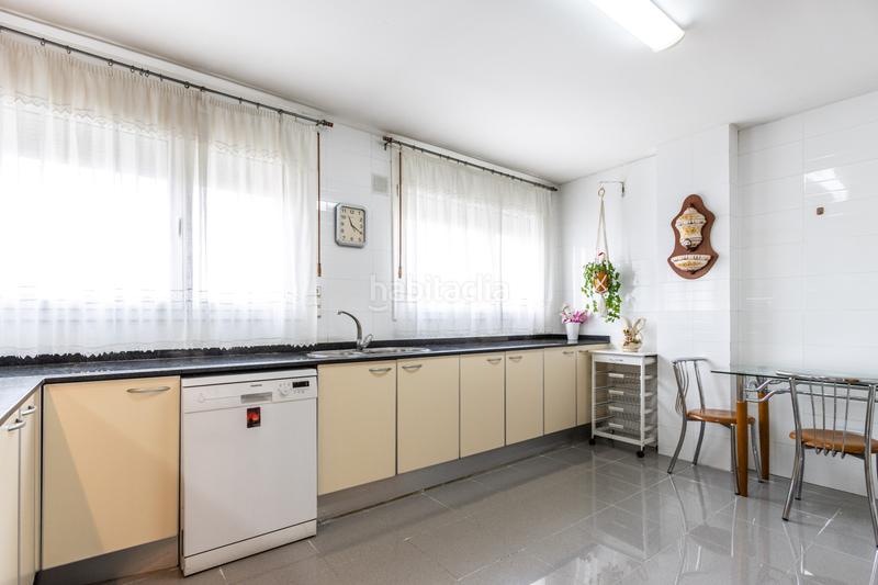 Foto 8beedc3b-c00a-4705-aec6-50af792f1838. Àtic amb calefacció aparcament a Barri del Centre Terrassa