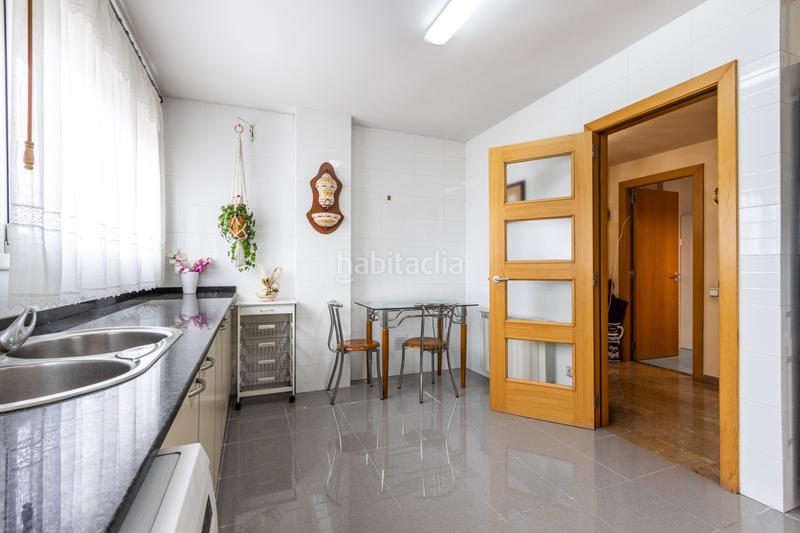 Foto e697ce66-b0c5-4a17-9469-f6e2fccfdc32. Àtic amb calefacció aparcament a Barri del Centre Terrassa