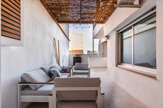 Pis a Roc Blanc. Piso reformado, luminoso y con patio privado!