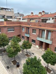 Affitto Casa in Barri del Centre. Casa con acabados de lujo en el centro