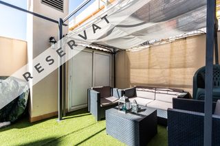 Piso en Ca n'Aurell. Piso con gran terraza de 35m orientada a sur junto al parc sant