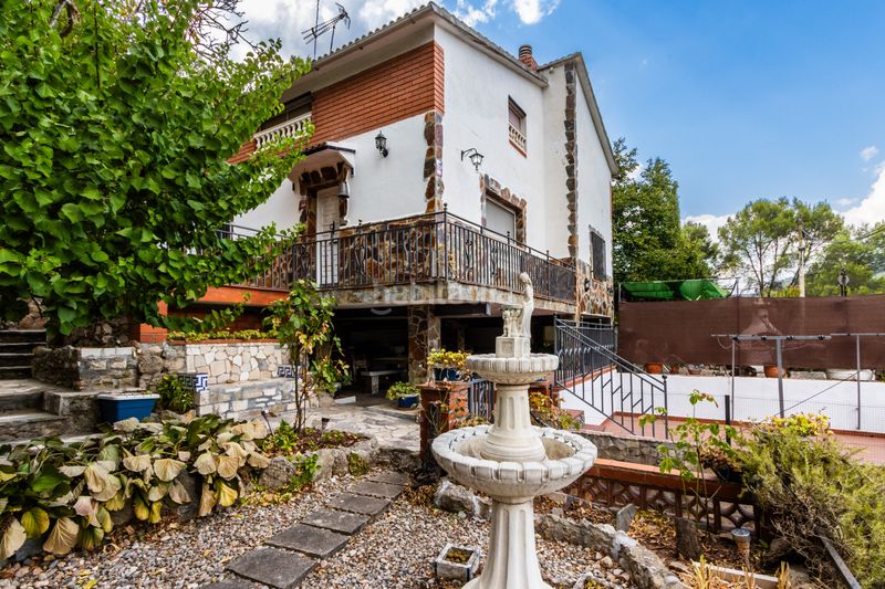 Foto b6685e97-6447-4595-9f8a-9b38af7eba3a. Casa amb calefacció aparcament piscina a Vacarisses