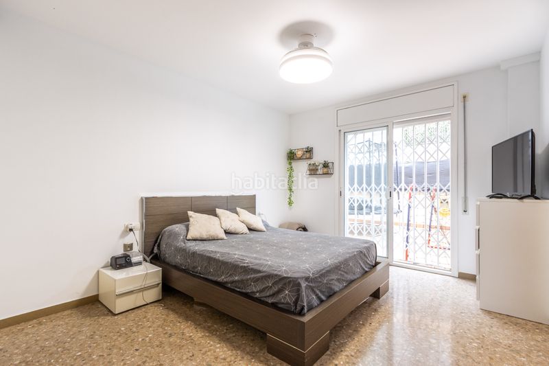 Foto 05f70f02-d724-48be-bb53-607b47aa516f. Piso planta baja única con patio de 200m luz, amplitud y tu propia zona de aparcamiento junto a est en Terrassa