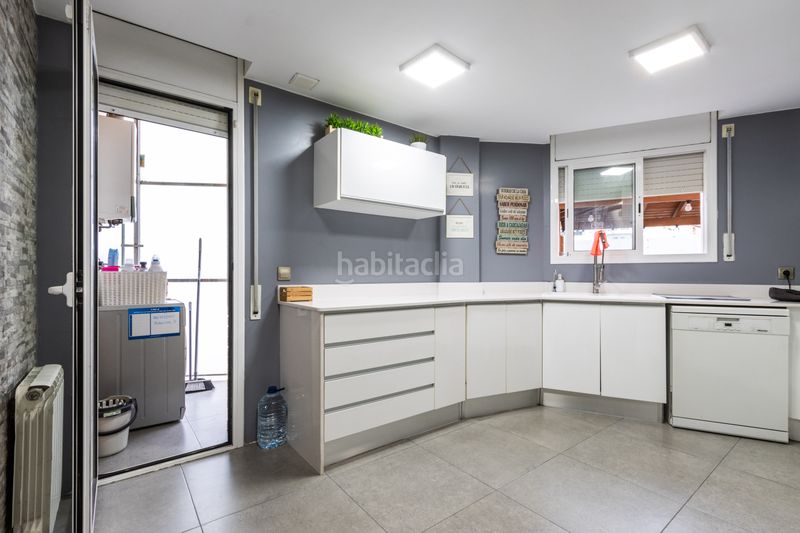 Foto 1290ce15-2285-425b-aba0-4f1107f0fa9c. Piso planta baja única con patio de 200m luz, amplitud y tu propia zona de aparcamiento junto a est en Terrassa