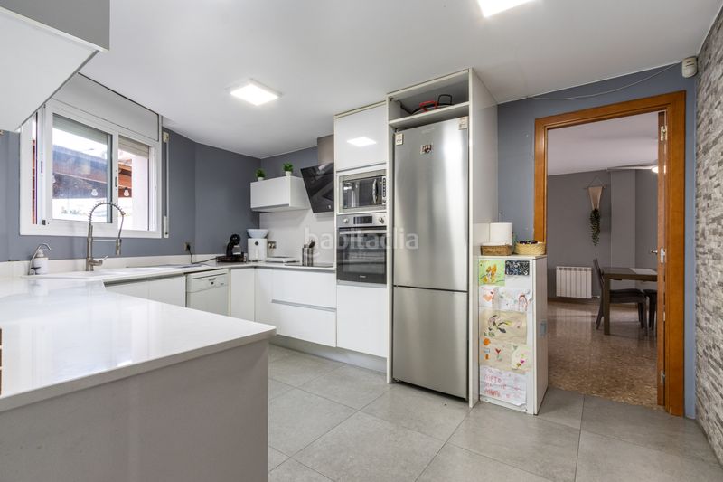 Foto 2c21c464-8ac9-4799-a2e0-b21fd479367e. Piso planta baja única con patio de 200m luz, amplitud y tu propia zona de aparcamiento junto a est en Terrassa