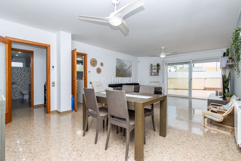 Foto 2d6883af-9707-4e0e-949b-cb8cdcfc5359. Piso planta baja única con patio de 200m luz, amplitud y tu propia zona de aparcamiento junto a est en Terrassa