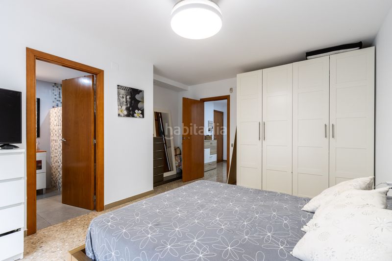 Foto 3f516c0d-ab23-4cf4-bc85-19ba5c79c2f6. Piso planta baja única con patio de 200m luz, amplitud y tu propia zona de aparcamiento junto a est en Terrassa