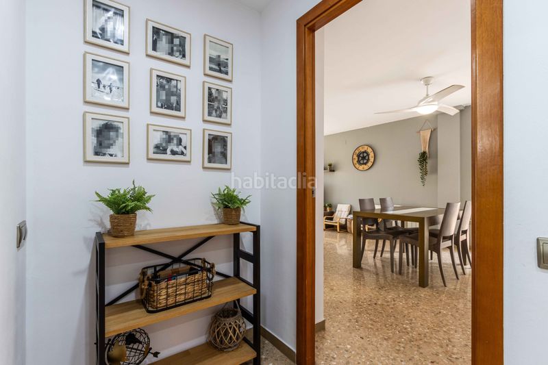 Foto 72ea6f5e-8a4e-4baa-a01d-93dbecc8189a. Piso planta baja única con patio de 200m luz, amplitud y tu propia zona de aparcamiento junto a est en Terrassa